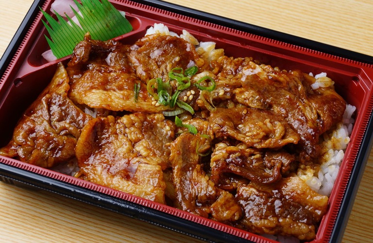 こだわりのお肉がメインの弁当をご用意しております | 大阪の弁当配達ならメニューが豊富なデリバリーマルシェ