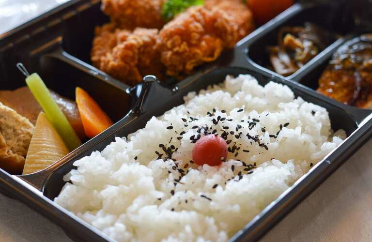 真心込めて手作りしたお弁当をお届けいたします | 東大阪市のデリバリーなら美味しさをお届けするデリバリーマルシェ