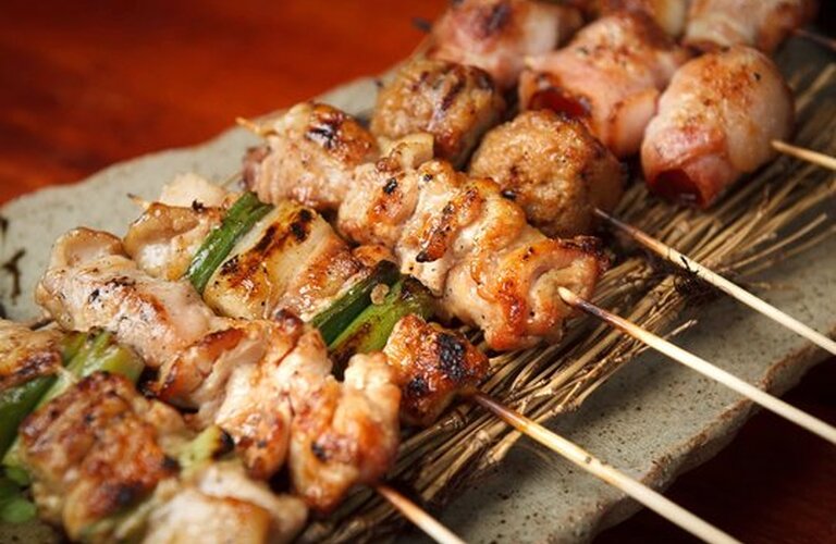 バラエティー豊かな串焼きをできたてのままお届け | 東大阪市のデリバリーなら美味しさをお届け