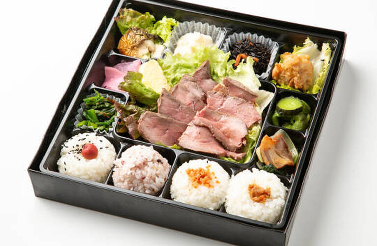 大阪で人気のステーキ弁当！ローストビーフ満足弁当をお届け！